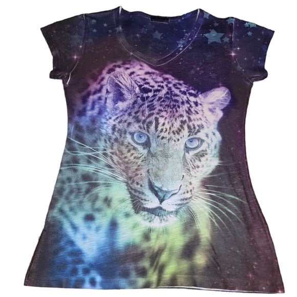 Sweet Gisele Leopard Print V-neck Fitted Tee - Picture 2 of 11